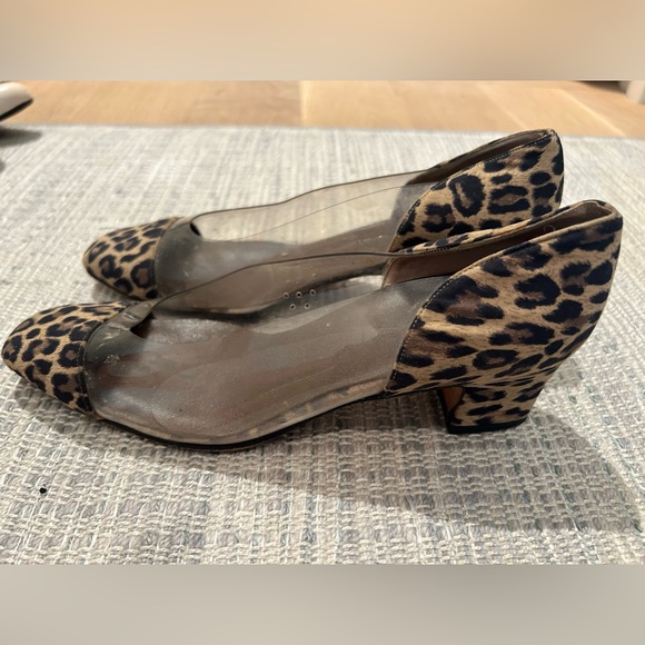 Plastic clear and leopard print low heeled pair of vintage shoes. - Picture 4 of 16